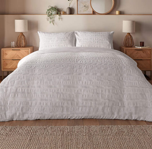 Silentnight Supersoft Seersucker Duvet Set White, King Size